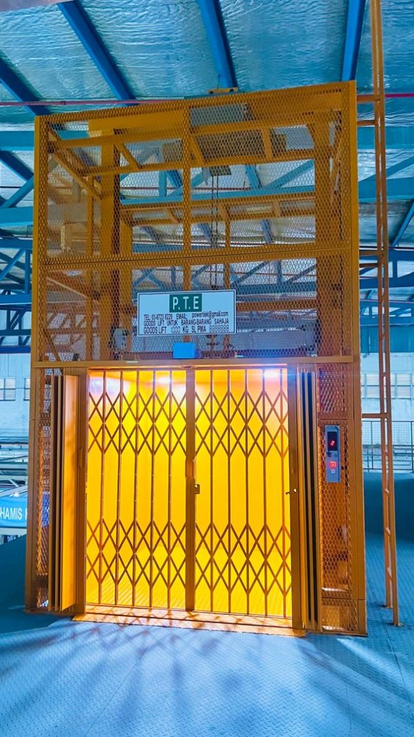 GOODS HOIST