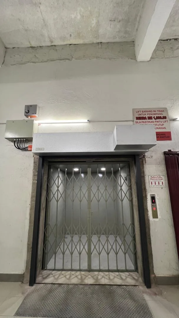 Roller Shutter Goods Hoist Installation