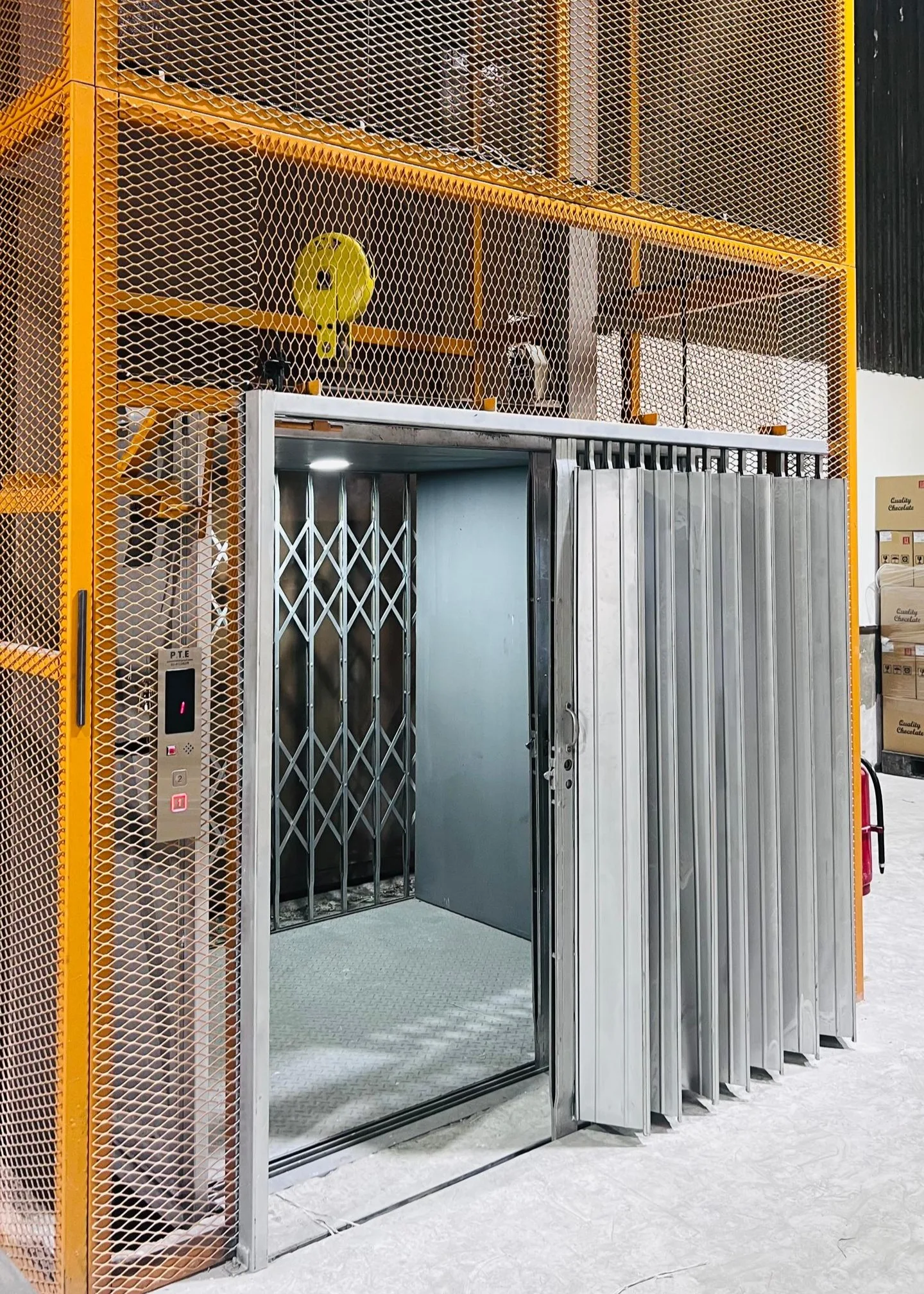 Steel Mesh Goods Hoist Balakong