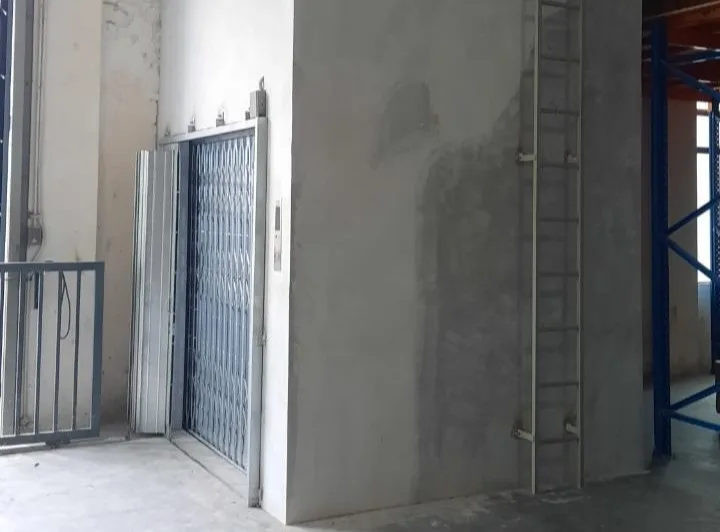 Concrete Wall Goods Hoist